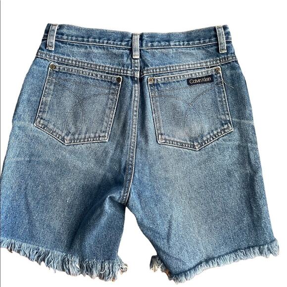 VTG Calvin Klein High Rise Mid Thigh Jean Shorts size 32 fits like 28 - Picture 2 of 9